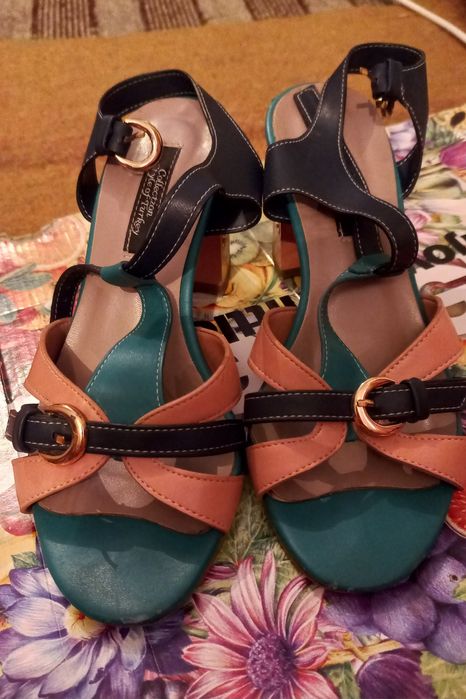 Босоножки женские