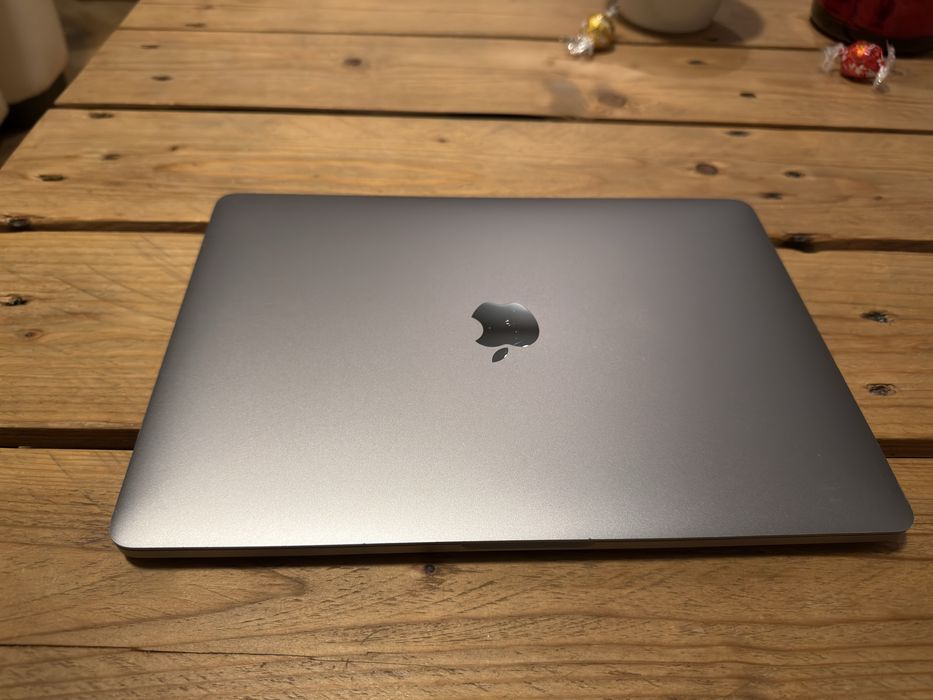 Macbook Pro M1 13-inch 16gb ram 256gb ssd Touchbar