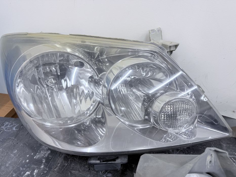 Фары Toyota Fortuner 2007