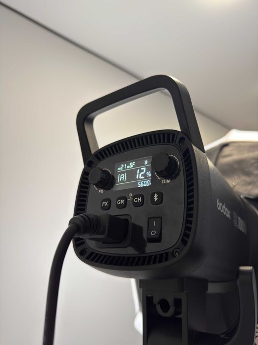 Студийный свет Godox SL100BI + Софтбокс Godox CS65D