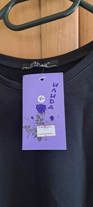 Вечерна рокля с дантела на ръкава