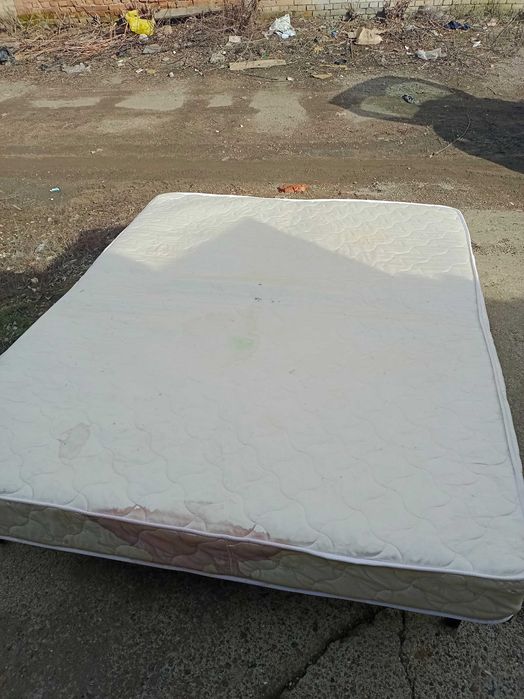 Продам двухспальную кровать размером 160см на 200см