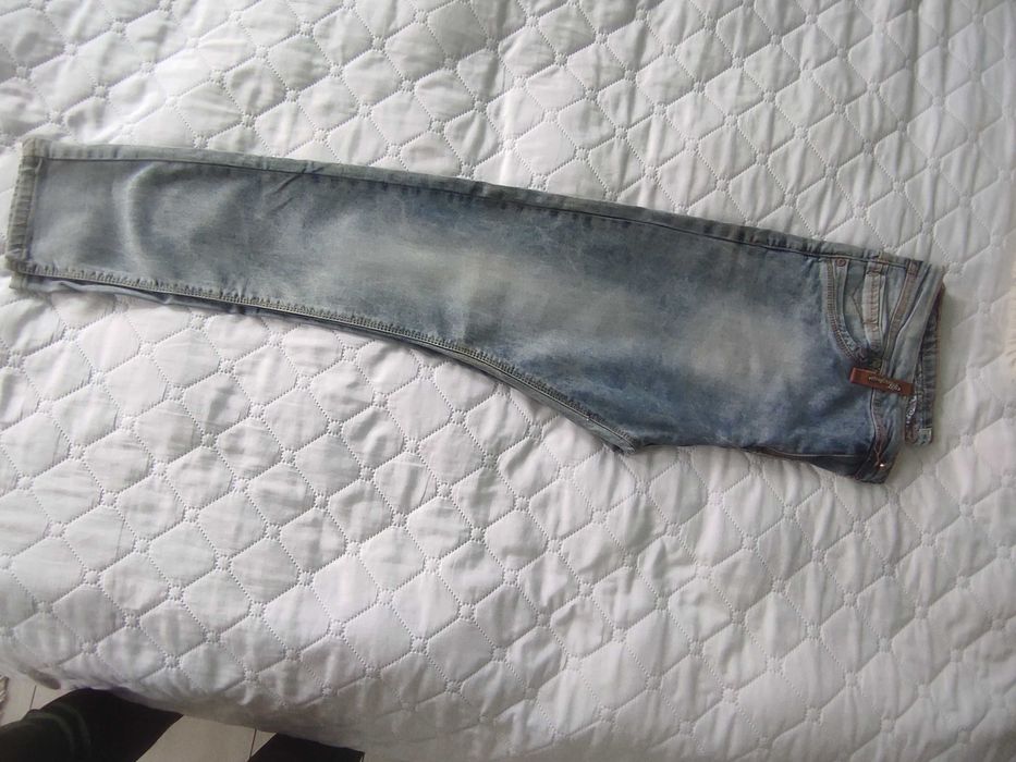 Дънки с паднало дъно