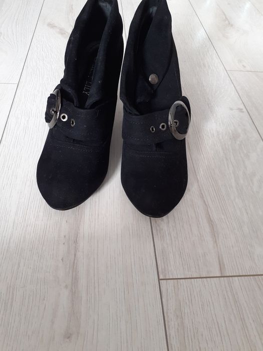 Нови дамски обувки