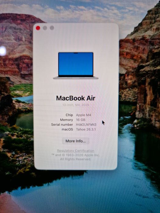 Macbook Air 13.6" M4 3 cicluri 16gb 256ssd