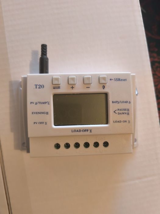 Соларен панел и соларен контролер 20А