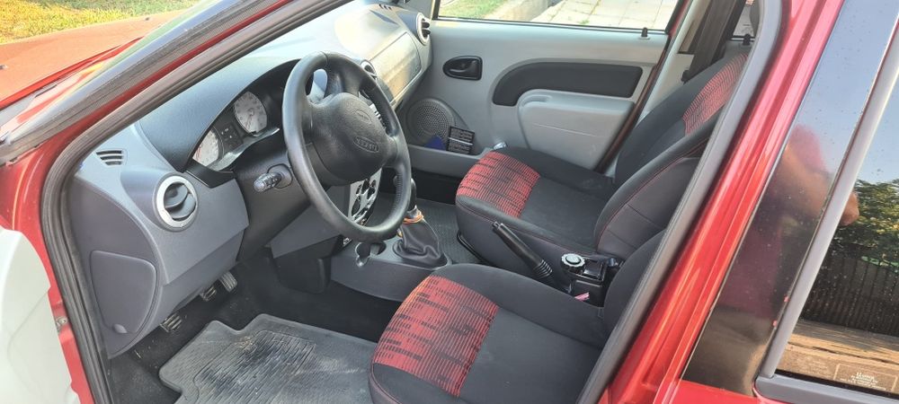 Interior dacia logan kiss fm