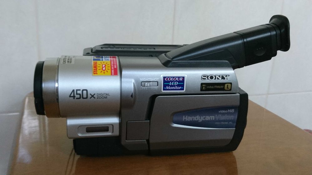 Продам хорошую видеокамеру SONY CCD-TRV49E