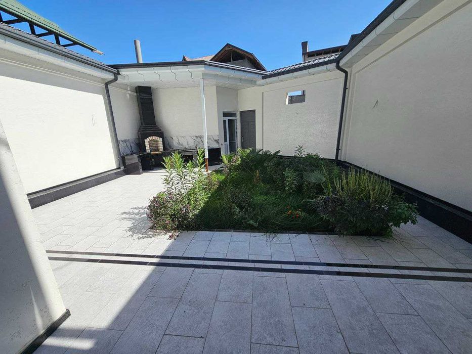 Сергели.Бобур махалляси.3  сотихда 7 хонали зор уй сотаман.