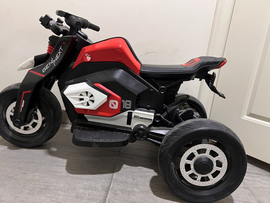 MOTOSIKL uch oyoqli