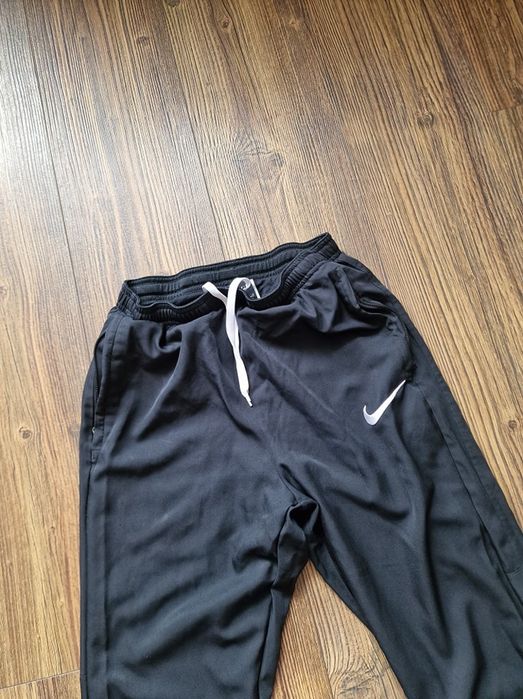 Страхотно мъжко долнище NIКЕ размер S ,без
забележки ,размери З4см е т