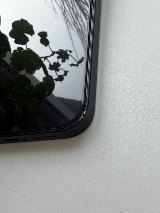 Продам Айфон 13.