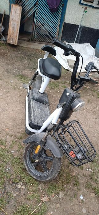 Vand bicigleta electrica ii pe baterie pen.mai multe detali in privat