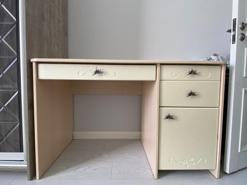 Продам парту в отличном состоянии