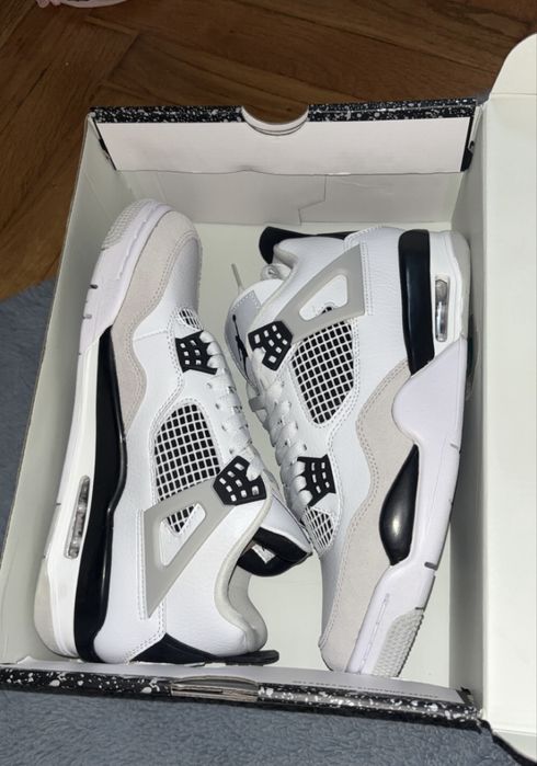 Air Jordan 4 Retro Military Black