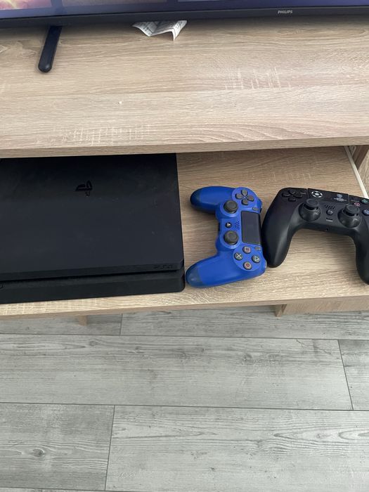 Vand ps 4 slim 1 tb