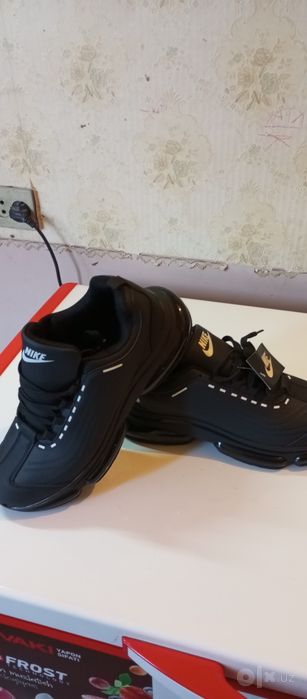 Кроссовки NIKE новые