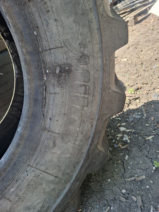 Vand 1 anvelopa tractor 445 70 24 mitas nu are taieturi sau defecte pret 300 lei