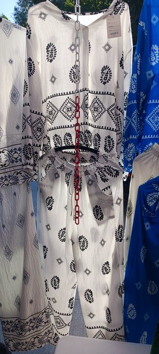 Vând costum din vâscoză  universal