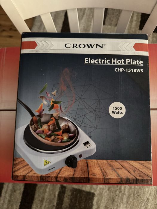 Бяла техника (хладилник, микровълнова и котлон).