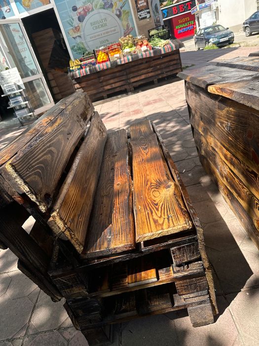 Комплект масивна дървена маса с 2 пейки – 600 лв.