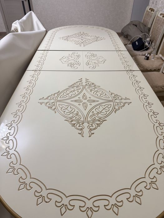 Продам большой красивый стол.