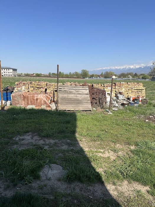 Кирпичи, арматура