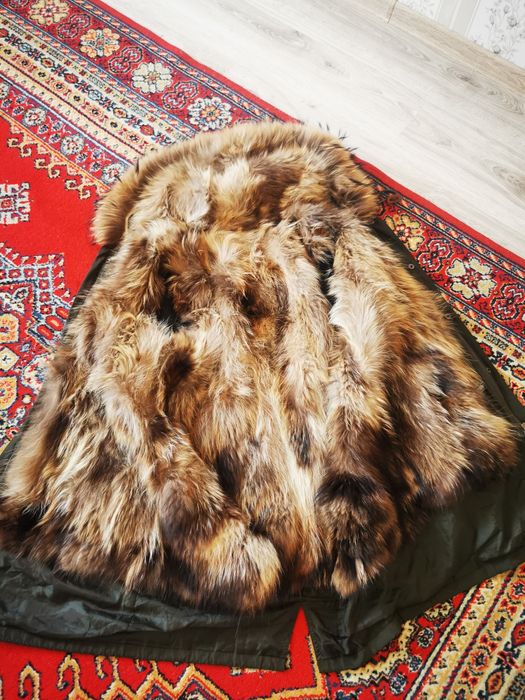 Продам парку на натуральном мехе