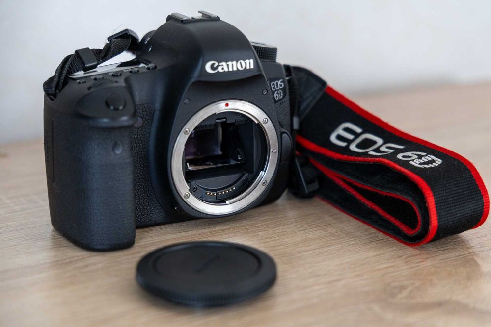 Продавам фотоапарат Canon EOS 6D