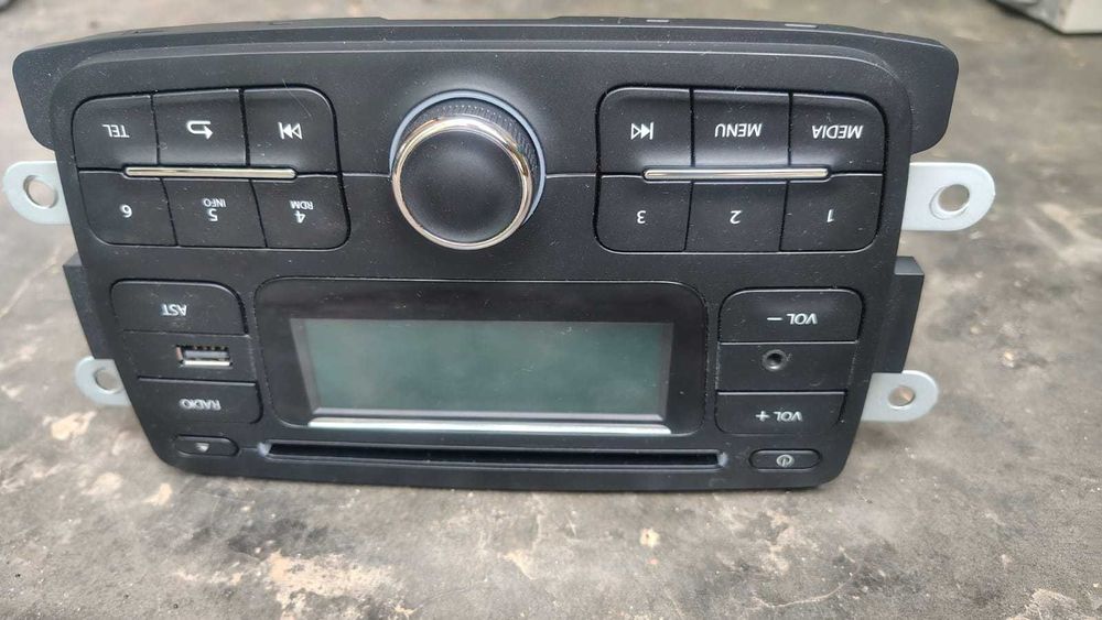 Radio Dacia Logan 2 + rama bord