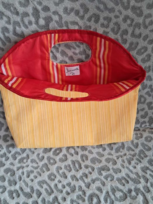 Продавам чанти от плат. Нови.
