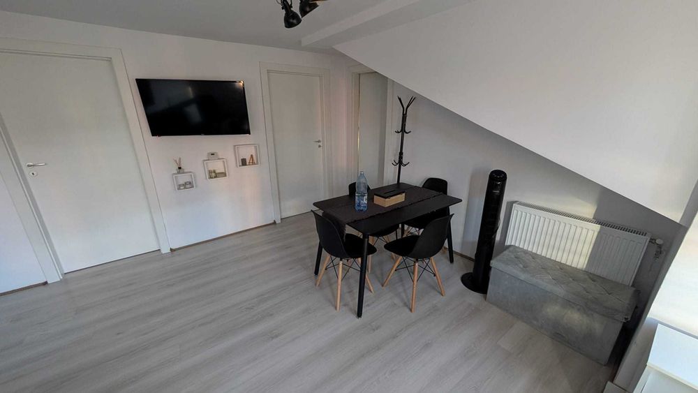 INCHIRIEZ CAMERA IN APARTAMENT 3 camere - doar pentru fete in Iris