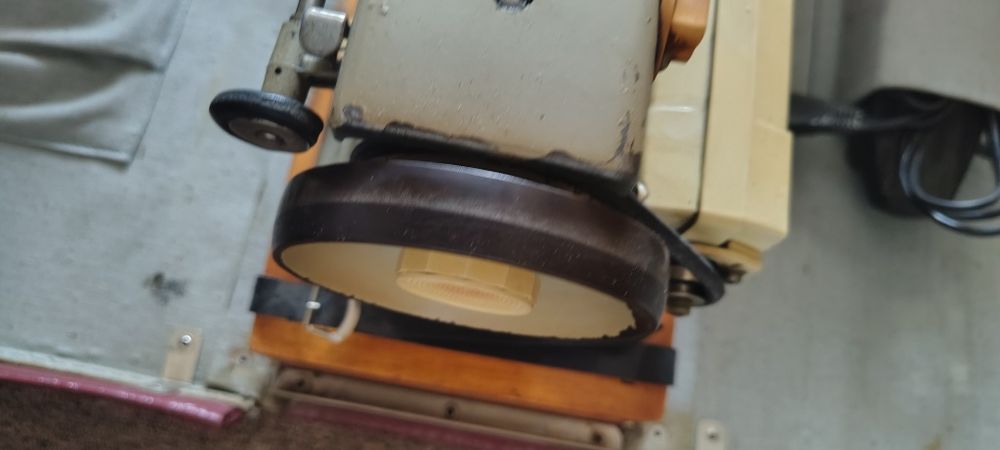 Mașină de cusut sovietică Chaika