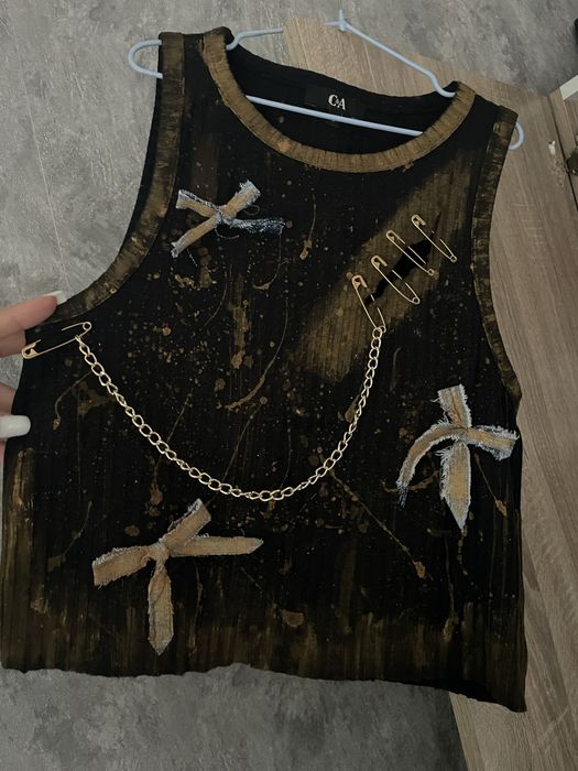 Vând top custommade