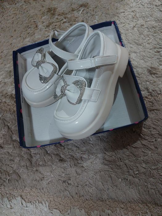 Продам красивые туфельки