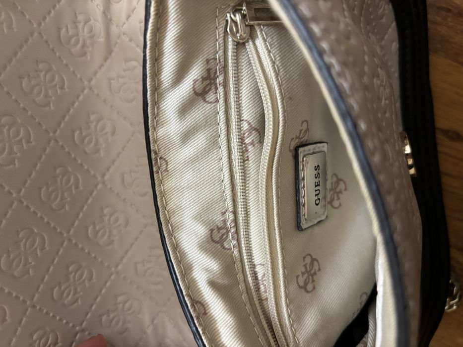 Оригинална дамска чанта  Guess
