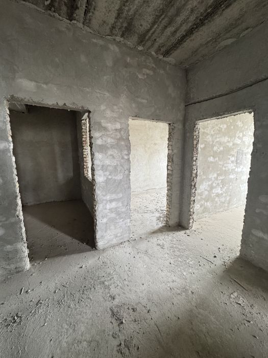 Ibn Sino koʻchasida 106 kv.mlik kvartira sotiladi 45000$