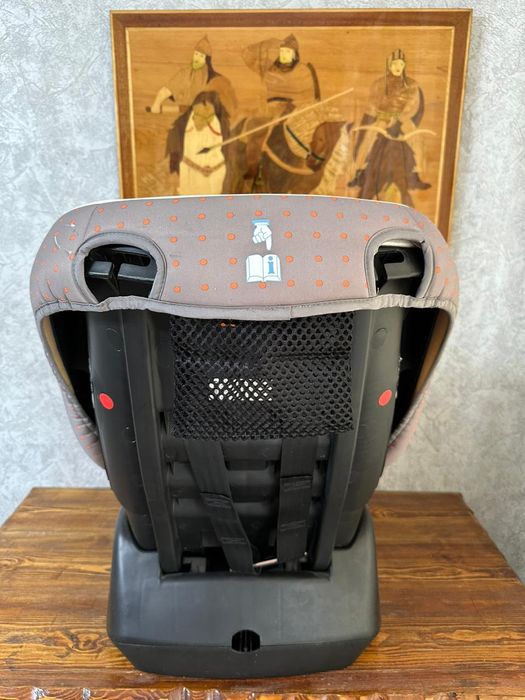 Детское кресло в машину