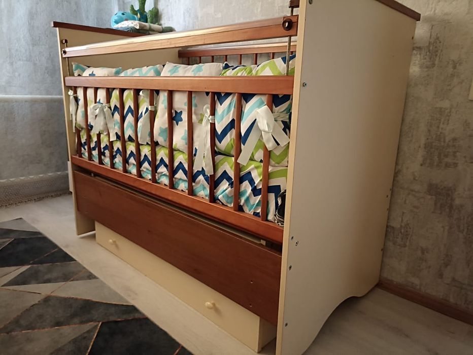 Продам детскую кроватку с бортиками