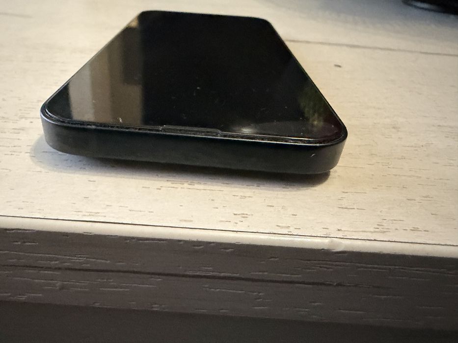 Vand IPHONE 13  Negru