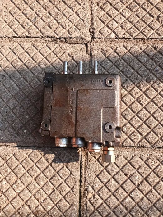 Продавам нов хидравличен разпределител РХ 80 Bosch