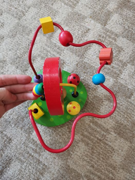 Деревянная развивающая игрушка.