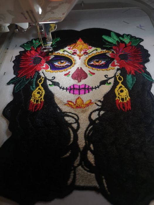 Broderie Digitizare 3D, Broderii pe haine, Patch-uri