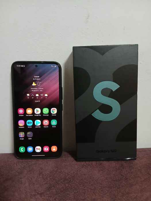 Самсунг s22 128гик с пятном на экране