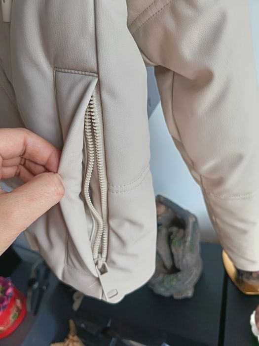 Vând geaca dama noua