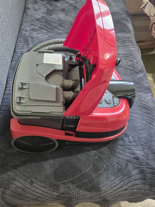 Прахосмукачкa за сухо и мокро почистване BOSCH PROANIMAL Серия 4