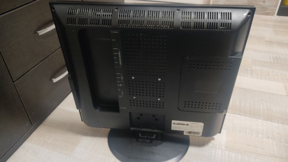 Телевизор Amoi със стойка и дистанционно - цял, за части.