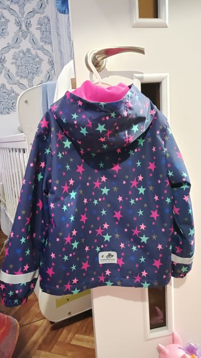 Продам куртку на девочку