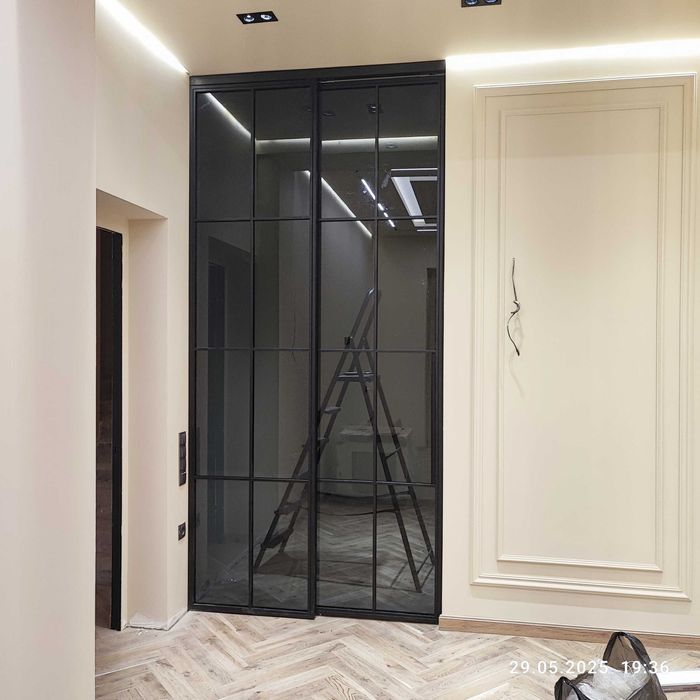 Стеклянные раздвижные лофт перегородки и двери