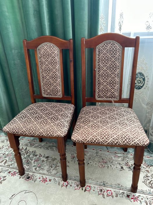 Продам стол с 6 стульями